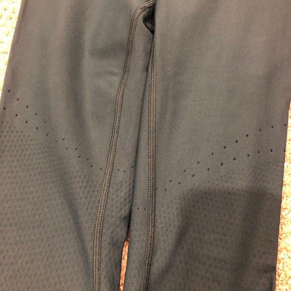 Lululemon Zoned In 27” green jasper - Picture 5 of 9